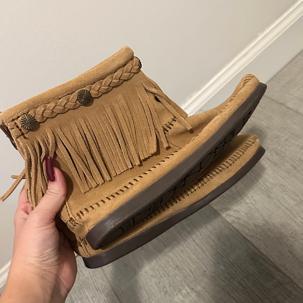 Minnetonka Tan Moccasins with Fringe - Picture 5 of 9